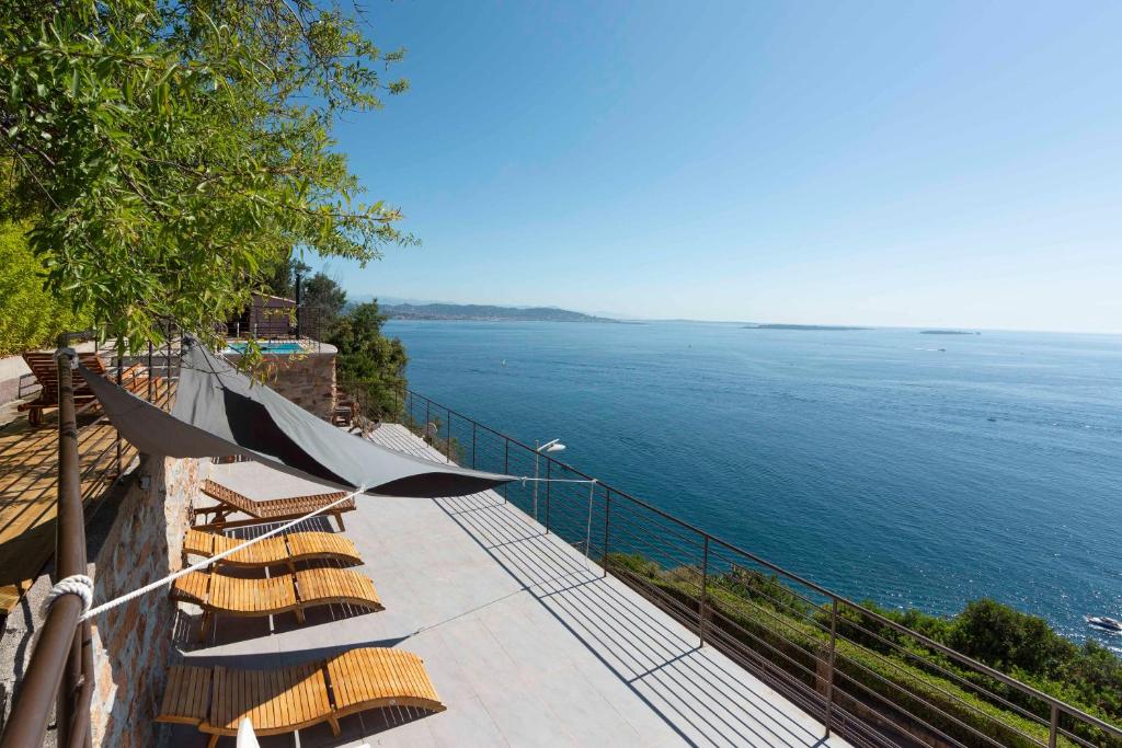 Villa BNB RENTING Breathtaking luxurious villa with sea-view in Théoule sur Mer 62 boulevard de la corniche d'Or, 06590 Théoule-sur-Mer