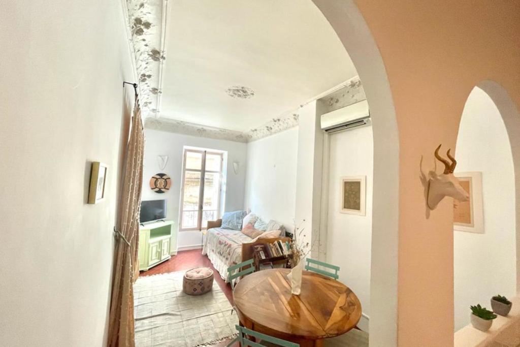 Maison de vacances BNB RENTING Great studio in the heart of Cannes old city neighbourhood ! 38 rue Meynadier, 06400 Cannes