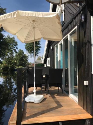 Maison de vacances Bootshaus Mecklenburg in Güstrow am Inselsee Fährhausweg 16 Güstrow