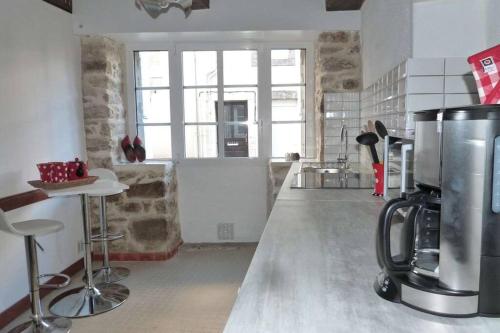 BOTOÙ KOAD, maison 2 ÉTOILES, WIFI gratuite, la MER, boulangerie, marché quotidien à 100 pas Douarnenez france