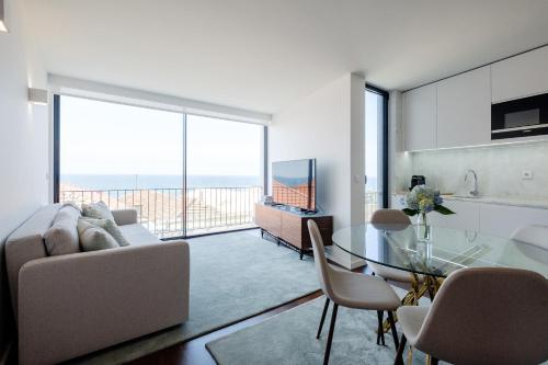 Appartement Boutique Rentals- Bliss By The Sea Apt- Ocean views in Foz Beach Rua Sra. Da Luz, 432 Porto