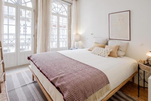 BOUTIQUE Rentals-Flores Plaza in city historical center Porto portugal