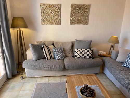 Maison de vacances Boutique Villa with Shared Pool, Air Con, WiFi, TV Villa 11, Residence du pigeonnier, Rue de Pigeonnier Le Plan-de-la-Tour