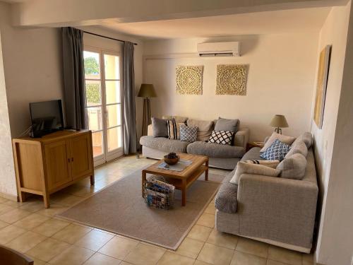 Boutique Villa with Shared Pool, Air Con, WiFi, TV Le Plan-de-la-Tour france