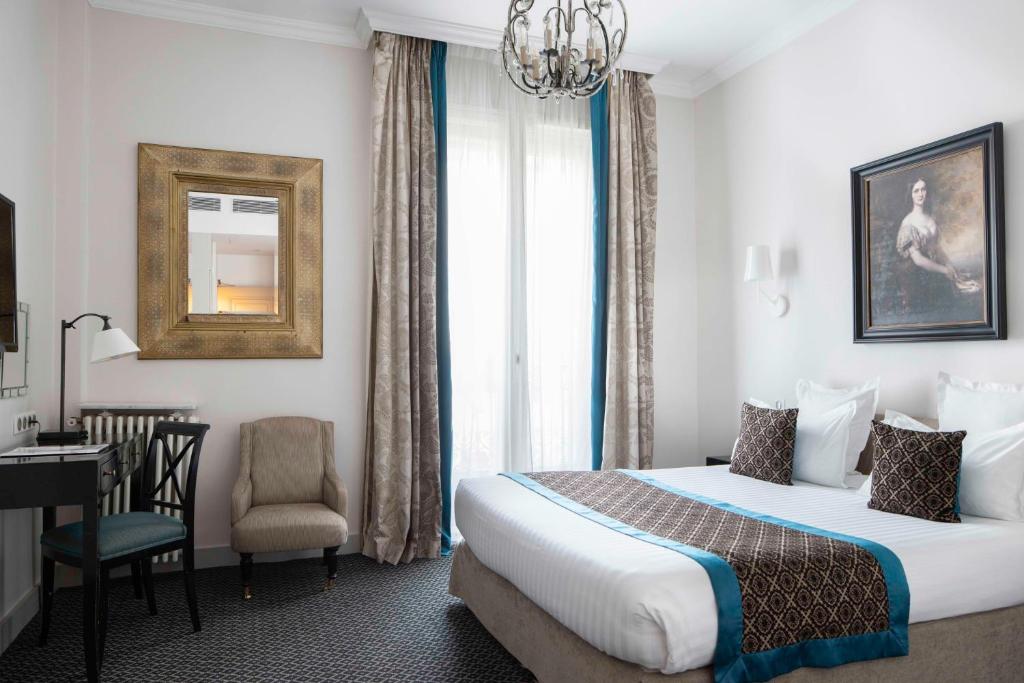 Hôtel Bradford Elysées - Astotel 10 rue Saint-Philippe-du-Roule, 75008 Paris