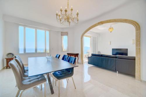 Brand New Three-bedroom Apartment Seaviews Cannes france