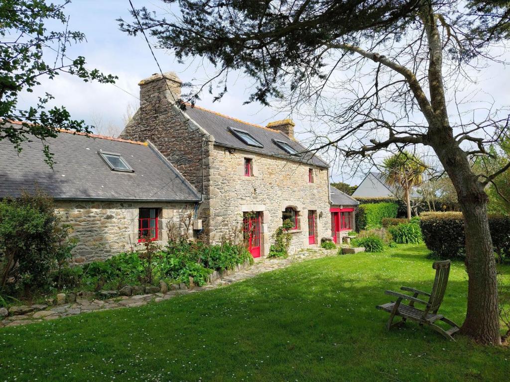 Maison de vacances Breton Granite stone house near the sea, Ploudalmézeau-Portsall , 29830 Ploudalmézeau