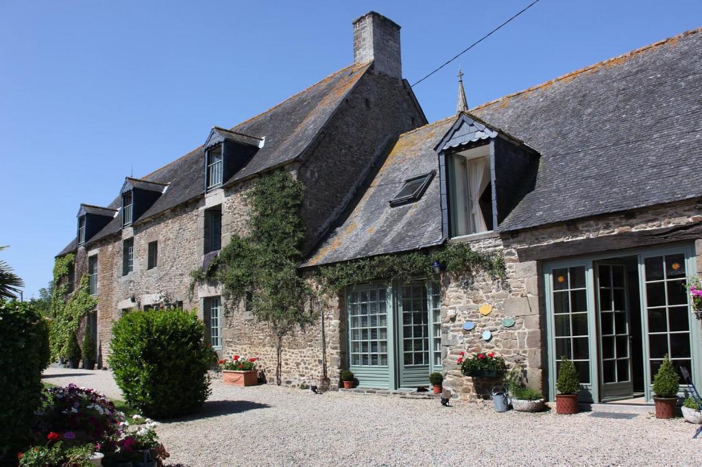 Maison de vacances BRI22 - Dinan -Le Petit Manoir Clos d'epine, 1, 22100 Dinan