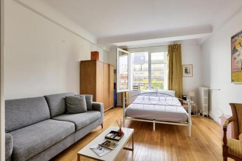 Bright accommodation for 4 near the Eiffel Tower Paris france