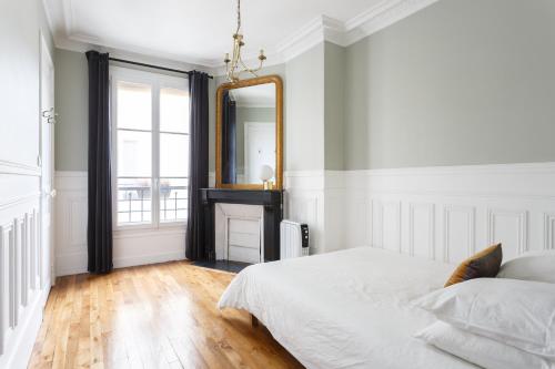 Bright and Newly Renovated 2 Bedroom Apartment, Hip & Central Paris, Montmartre-Opera Paris france
