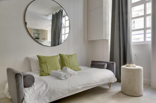 Bright Charming Modern Studio by Dreamy Canal Paris france