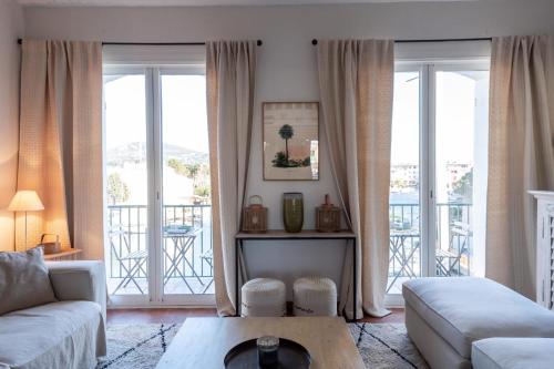 Bright nest with balcony and view on the port Grimaud france