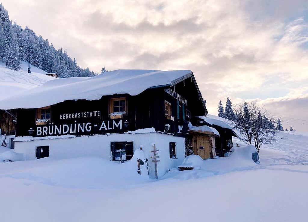 Hôtel Bründling-Alm Berggasthof auf 1167m auf dem Hochfelln Bründling 1, 83346 Bergen