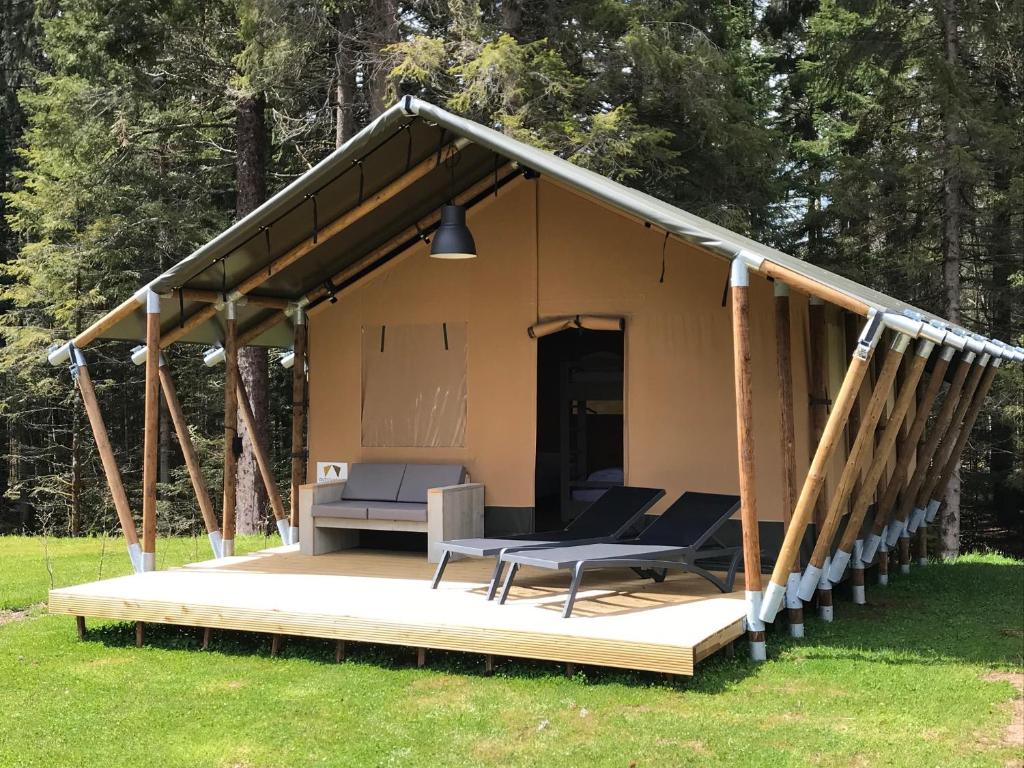 Tente de luxe Budget Glamping Safaritent - La Steniole 1bis Le Haut Rain, 88640 Barbey-Séroux