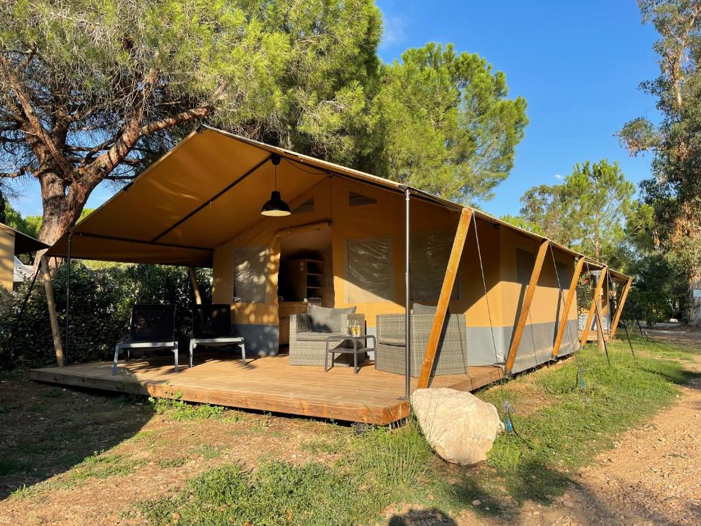 Tente de luxe Budget Glamping Safaritent - Mas de Mourgues D6572 Gallican Route de Saint Gilles, 30600 Vauvert
