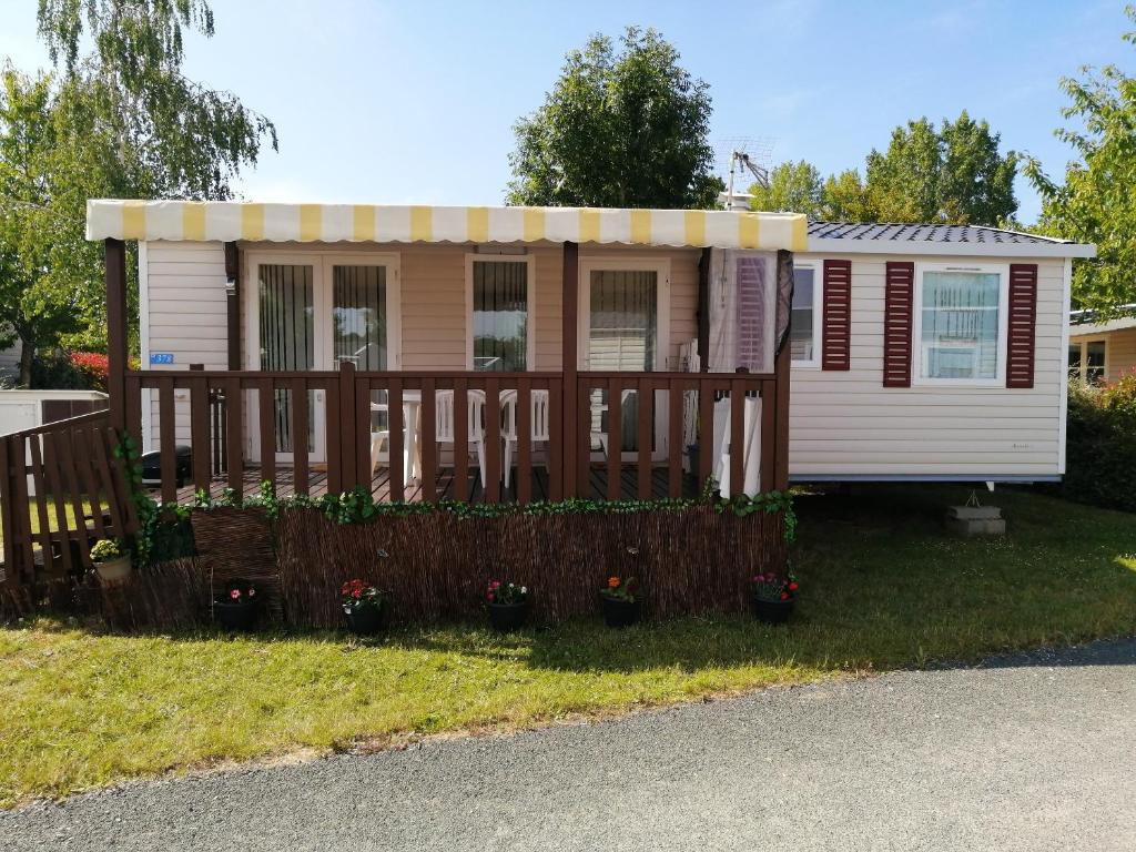 Maison de vacances Bungalow de 2 chambres avec piscine partagee jardin et wifi a Onzain Domaine de Dugny Loir-et-Cher, Centre-Val de Loire, 41150 Onzain