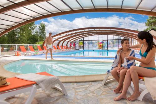 Bungalow de 3 chambres avec piscine partagee et jardin amenage a Onzain Onzain france