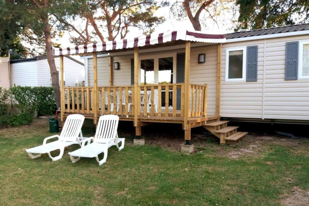 Maison de vacances Bungalow de 3 chambres avec piscine partagee et jardin amenage a Onzain Domaine Dugny Centre-Val de Loire, Loir-et-Cher, 41150 Onzain