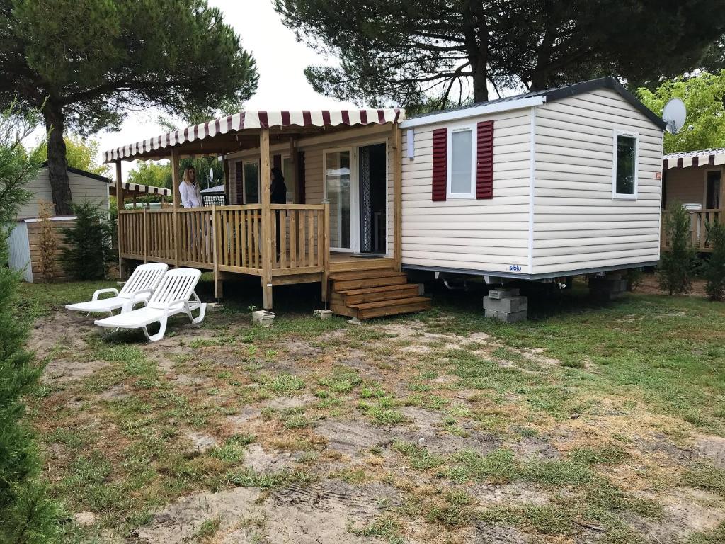 Maison de vacances Bungalow de 3 chambres avec piscine partagee et jardin clos a Les Mathes a 3 km de la plage 1188 Route de la Fouasse, 17570 Les Mathes