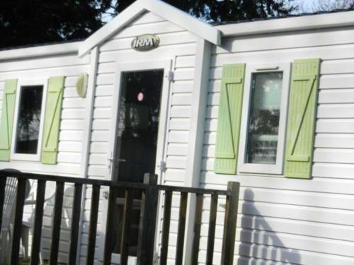 Bungalow de 3 chambres avec piscine partagee et terrasse amenagee a Trogues Trogues france