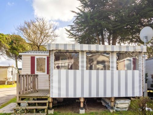 Bungalow de 3 chambres avec piscine partagee jardin amenage et wifi a Saint Jean de Monts a 3 km de la plage Saint-Jean-de-Monts france