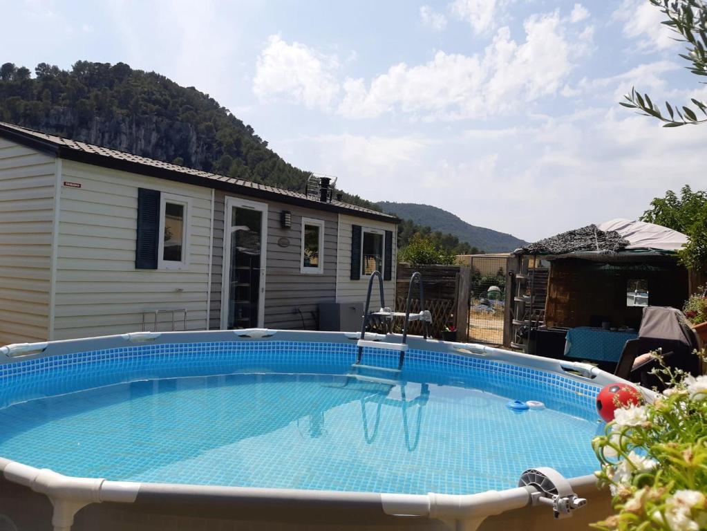 Maison de vacances Bungalow de 3 chambres avec piscine privee a Gemenos 24 Chemin Du Chèvrefeuille Bouches-du-Rhône, Provence-Alpes-Côte d'Azur, 13420 Gémenos