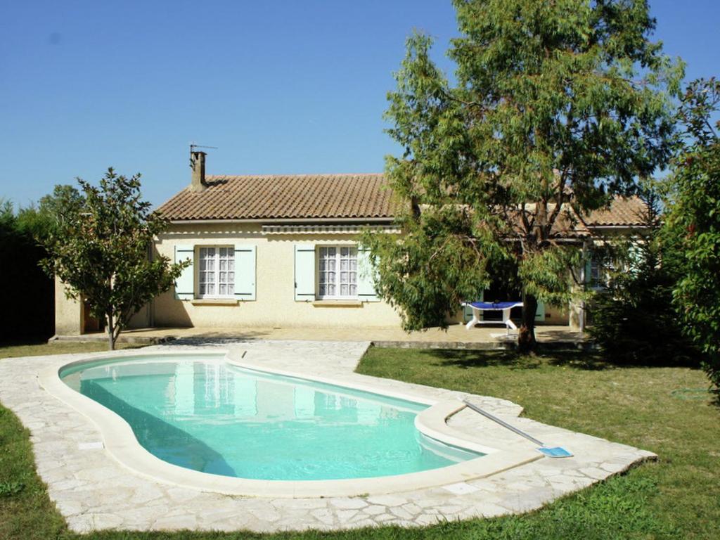 Maison de vacances Bungalow with pool ideally located in Provence , 13750 Plan-dʼOrgon