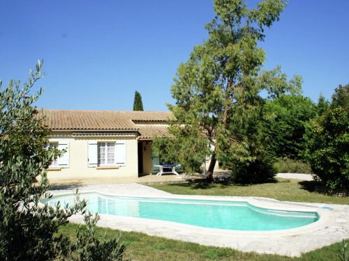 Bungalow with pool ideally located in Provence Plan-dʼOrgon france