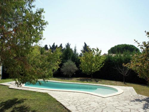 Maison de vacances Bungalow with pool ideally located in Provence  Plan-dʼOrgon