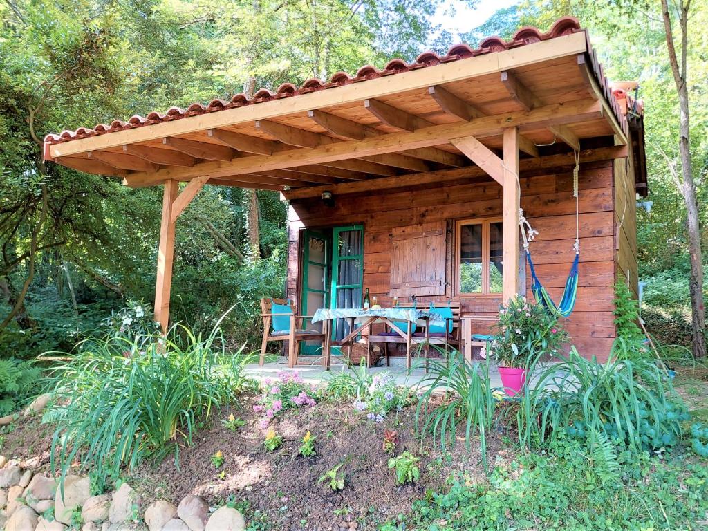 Chalet Cabane dans les bois avec vue sur les Pyrénées 64 Chemin de la Poutge Ouest, 65150 Saint-Laurent-de-Neste