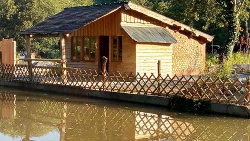 Cabane de Moon , cabane fario Moon-sur-Elle france