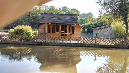 Chalet Cabane de Moon , cabane fario 3 le rouge douai Moon-sur-Elle