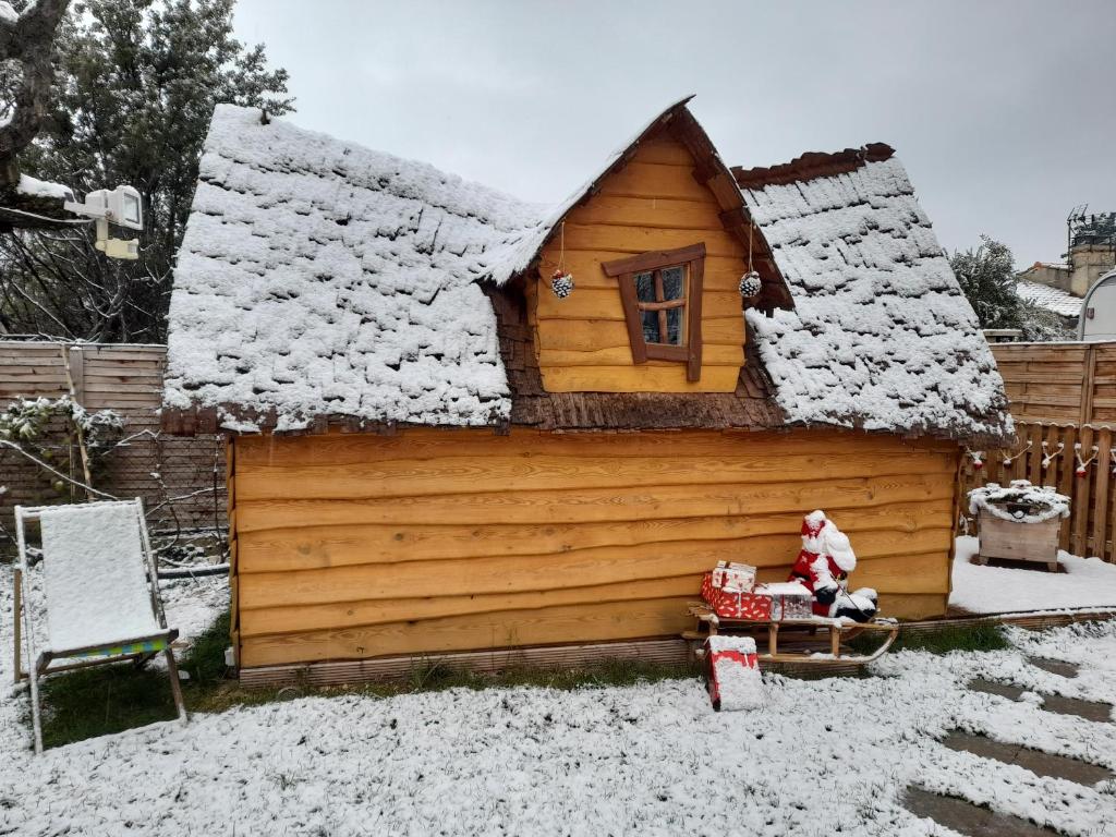 Camping Cabane enchantée 72 rue Jacques prévert, 84200 Carpentras