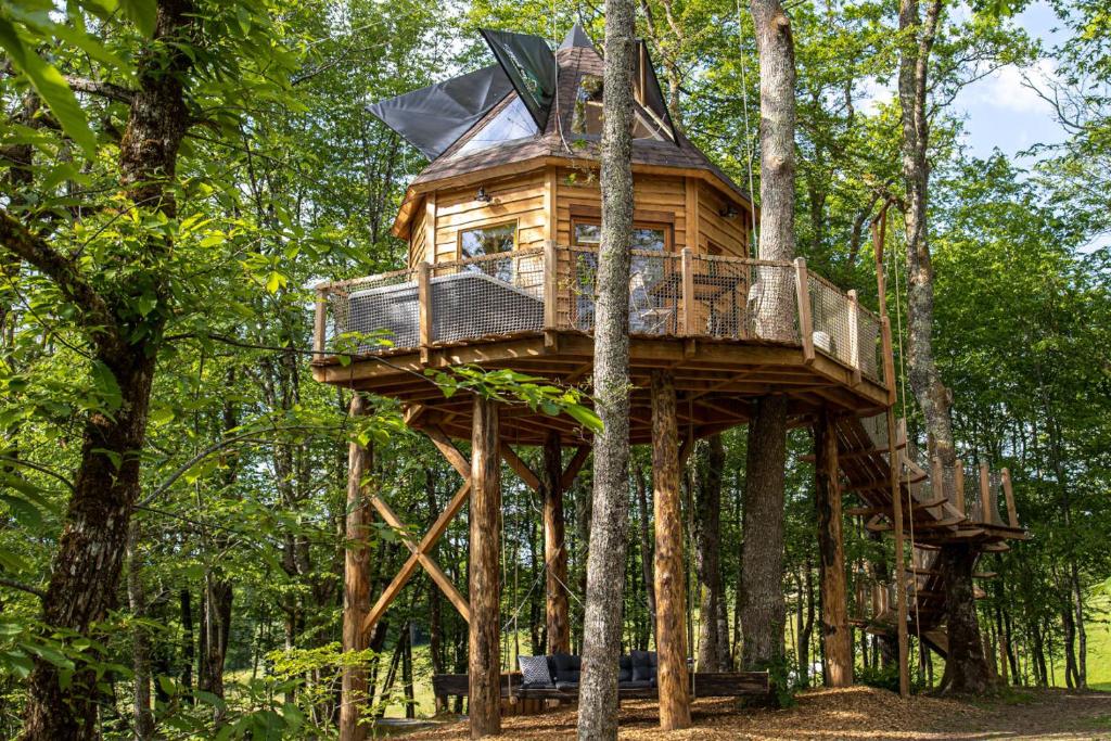 Lodge Cabanes dans les arbres avec spa Lot et Dordogne Le Mas del Bosc, 46350 Lamothe-Fénelon