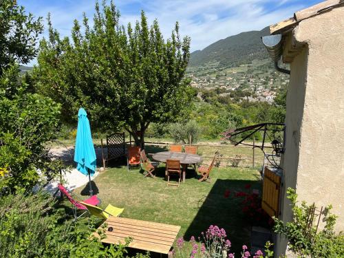 Maison de vacances Cabanon entouré de montagnes et d'oliviers Chemin du Belvédère Nyons