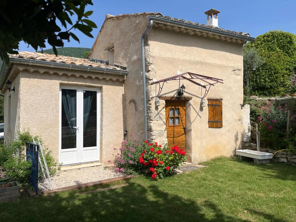 Maison de vacances Cabanon entouré de montagnes et d'oliviers Chemin du Belvédère, 26110 Nyons