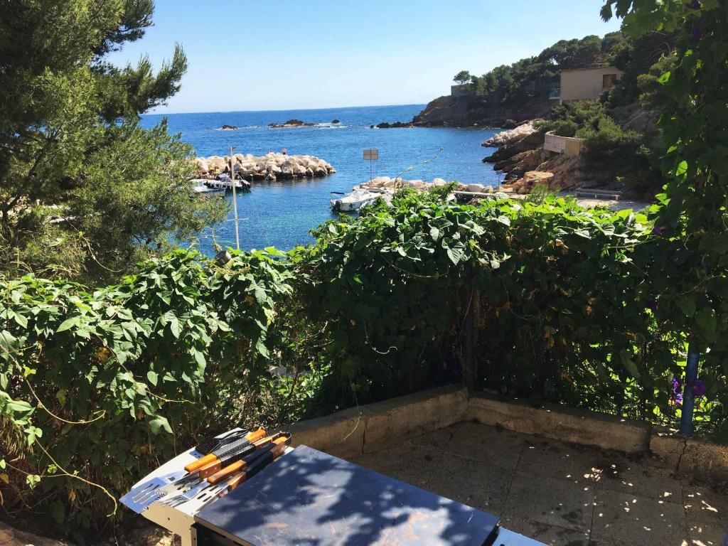 Maisons de vacances Cabanon Sur L eau 4 Chemin du Tire Cul, 13820 Ensuès-la-Redonne