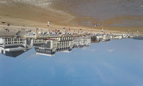 Cabourg-la mer à perte de vue Cabourg france