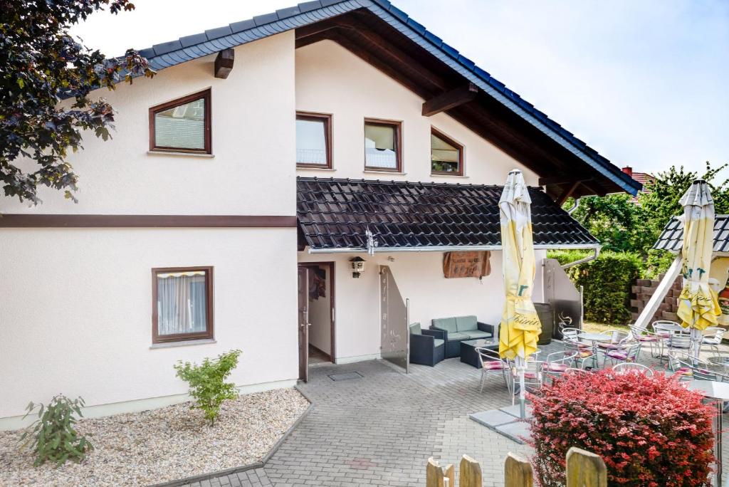 Maison d'hôtes Cafe Hoyer Pension und Appartements Ilmenauerstraße 5, 99510 Rödigsdorf