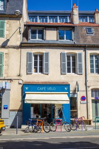 Appartements Cafe Velo Nevers 7 place Mossé Nevers