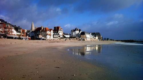 Calme absolu à 100m de la plage de Toulhars Larmor-Plage france