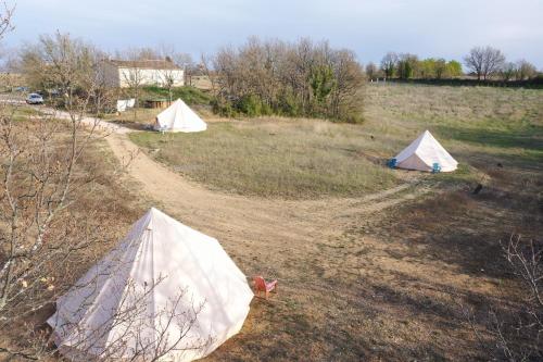 Tente de luxe Camping Arbre de Vie Chemin de Sainte Croix Montagnac