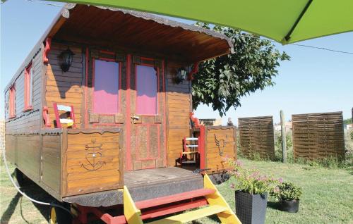 Awesome caravan in Franquevaux with