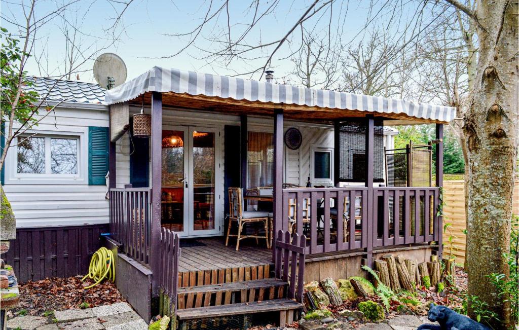 Camping Awesome caravan in Livry-sur-Seine with 2 Bedrooms, WiFi and Heated swimming pool  77000 Livry-sur-Seine