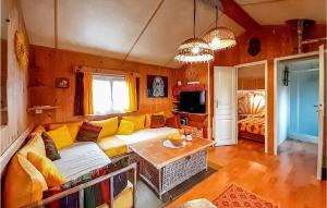 Awesome caravan in Livry-sur-Seine with 2 Bedrooms, WiFi and Heated swimming pool
