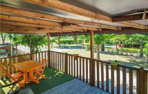 Beautiful caravan in Trves with 3 Bedrooms