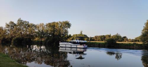 Camping Camping belle rivière 65 Aliénor d Aquitaine Chaniers