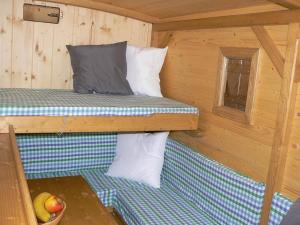 Bienenwagen der Naturheilpraxis Melchger