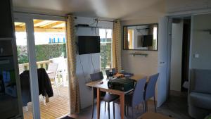 Camping Bungalow 3ch 2sdb 8 pers. Emplacement 693 Avenue de la Palmyre 17570 Les Mathes -1