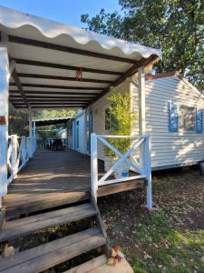 Camping bungalow dans camping familial Las Planes 66740 Villelongue-dels-Monts Languedoc-Roussillon